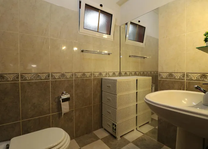 别墅 Rose By Analodges *