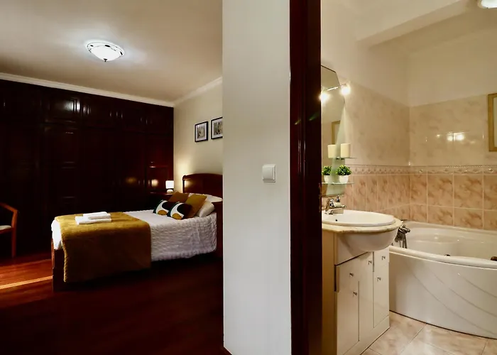 别墅 Rose By Analodges *